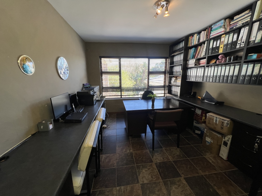 4 Bedroom Property for Sale in Bonza Bay Eastern Cape